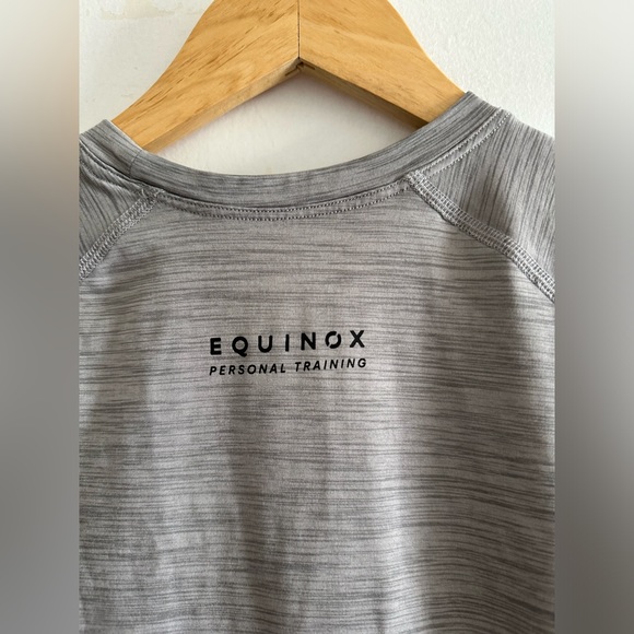 Equinox Women’s ‘Train’ Personal Trainer Heather Gray Athletic Tee Size Small - Picture 5 of 6